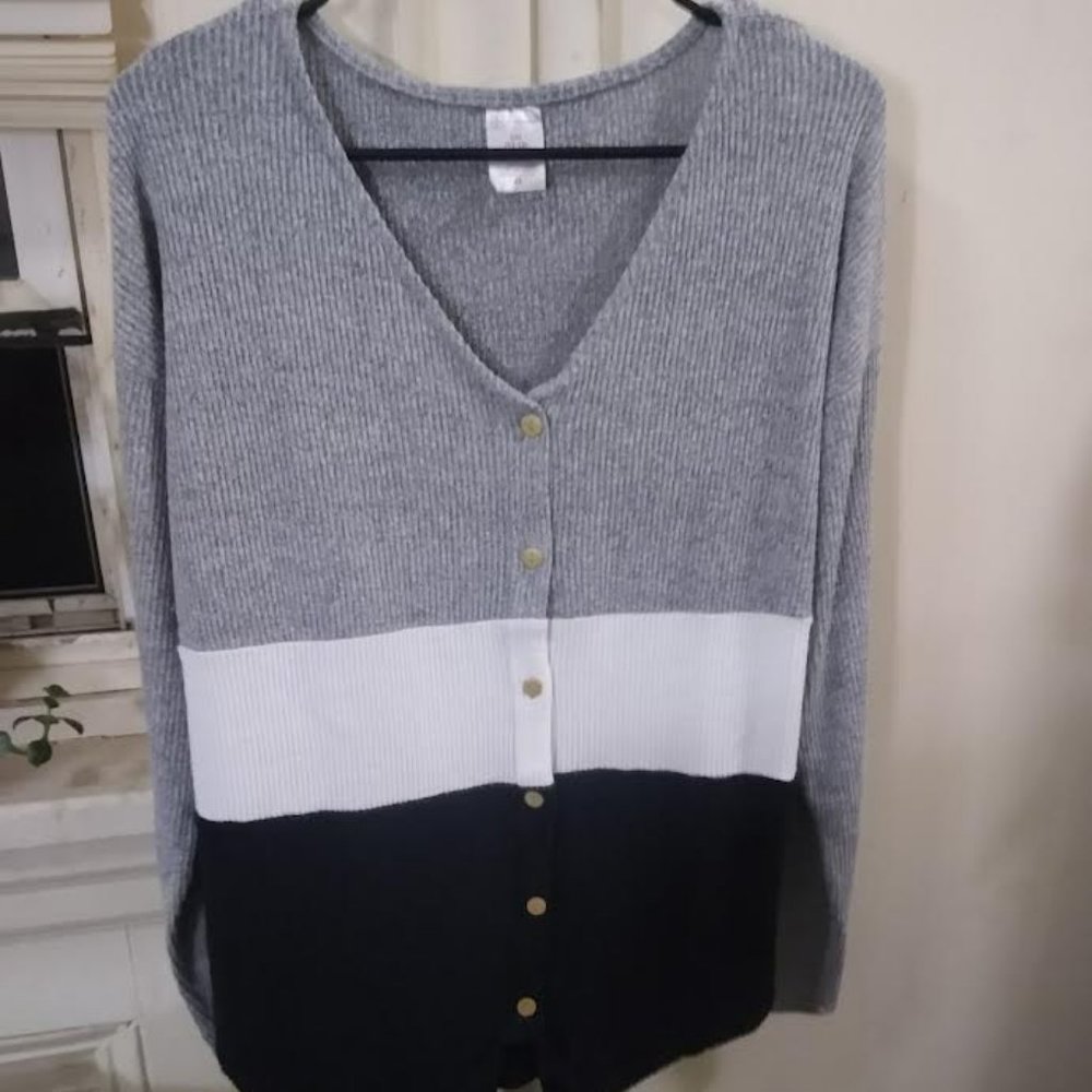 No Boundaries women's long sleeved Tie-Bottom Tunic Overblouse